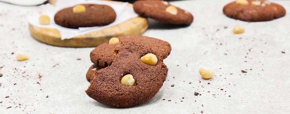 Low-Carb Schokoladen-Cookies mit Macadamianüssen 🍫🍪